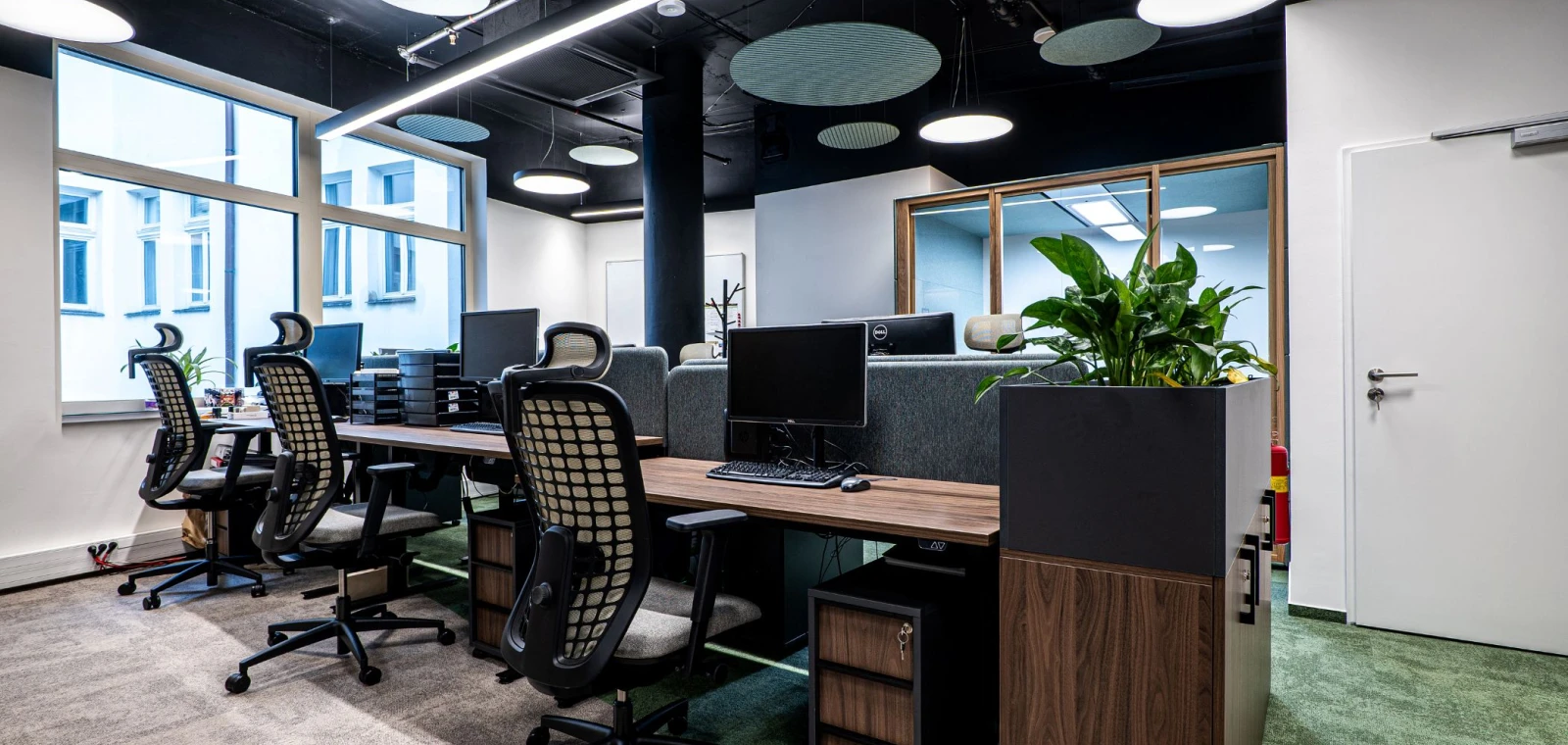 Kancelář jako finanční aktivum: ROI v interiéru pohledem roku 2026