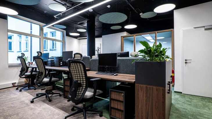 Kancelář jako finanční aktivum: ROI v interiéru pohledem roku 2026